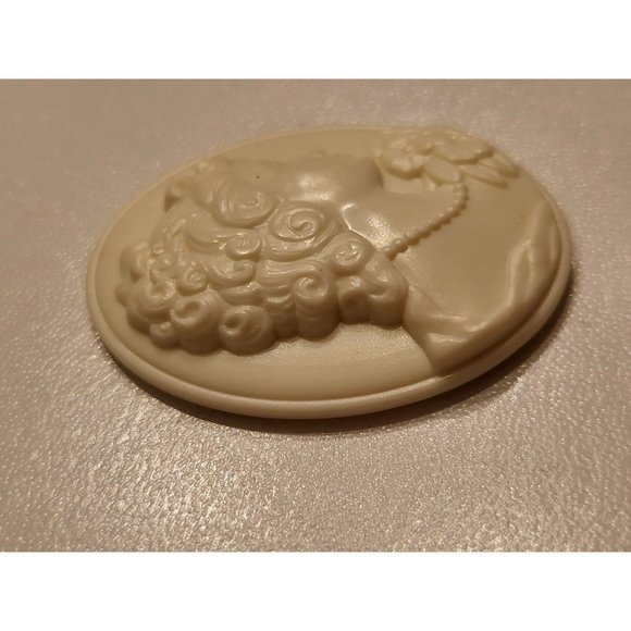 Vintage Cameo Victorian style lady with pearls flower. Brooch Pendant Charm - Picture 3 of 6